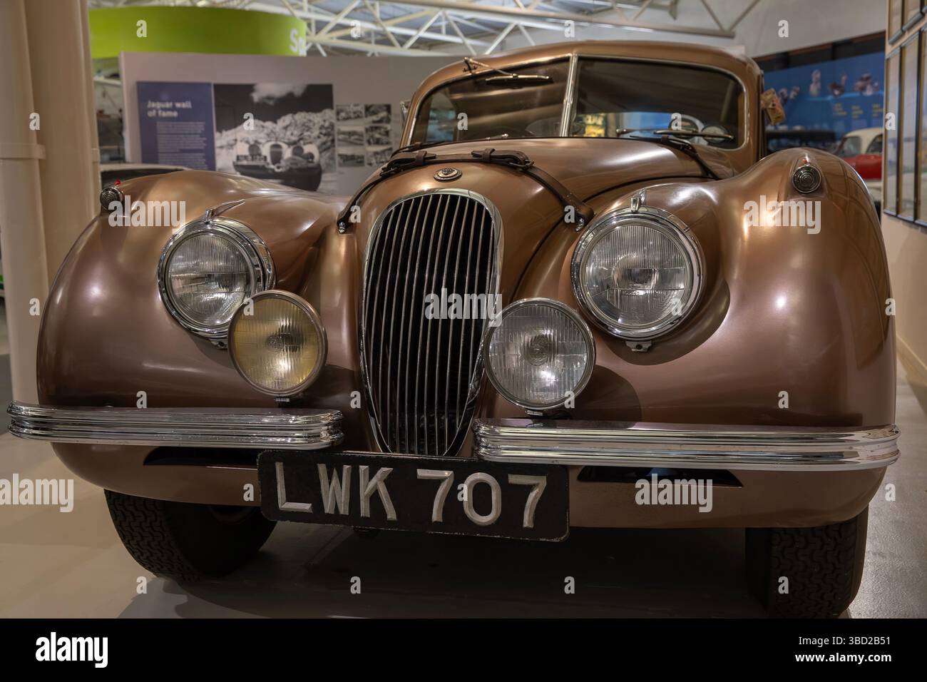 Vintage jaguar xk120 hi-res stock photography and images - Alamy