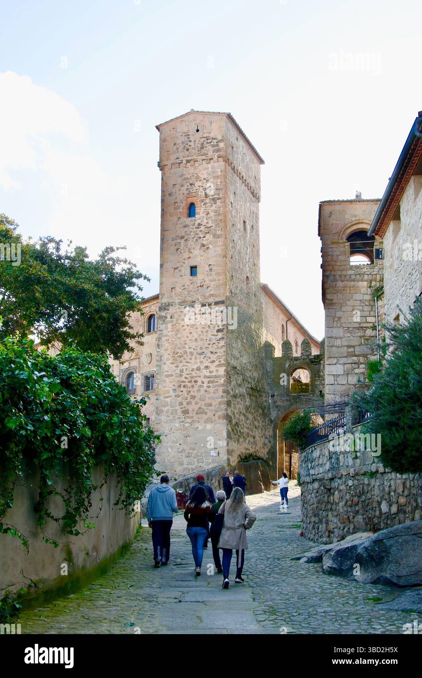 13th 14th Century Puerta O Arco De Santiago Between The Tower Of The 