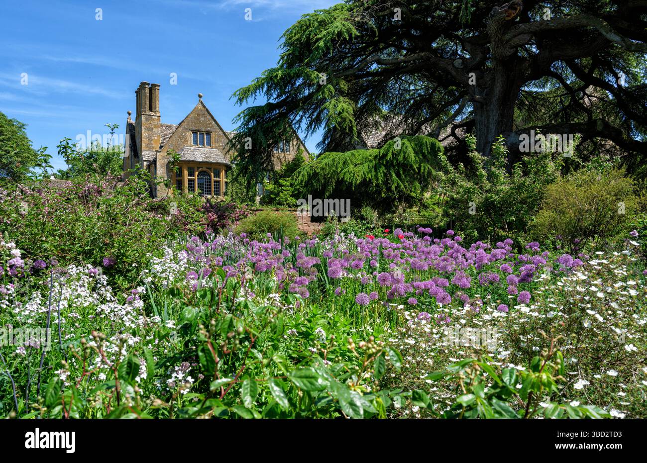 Manor House at Hidcote Manor Gardens one of the great English gardens ...