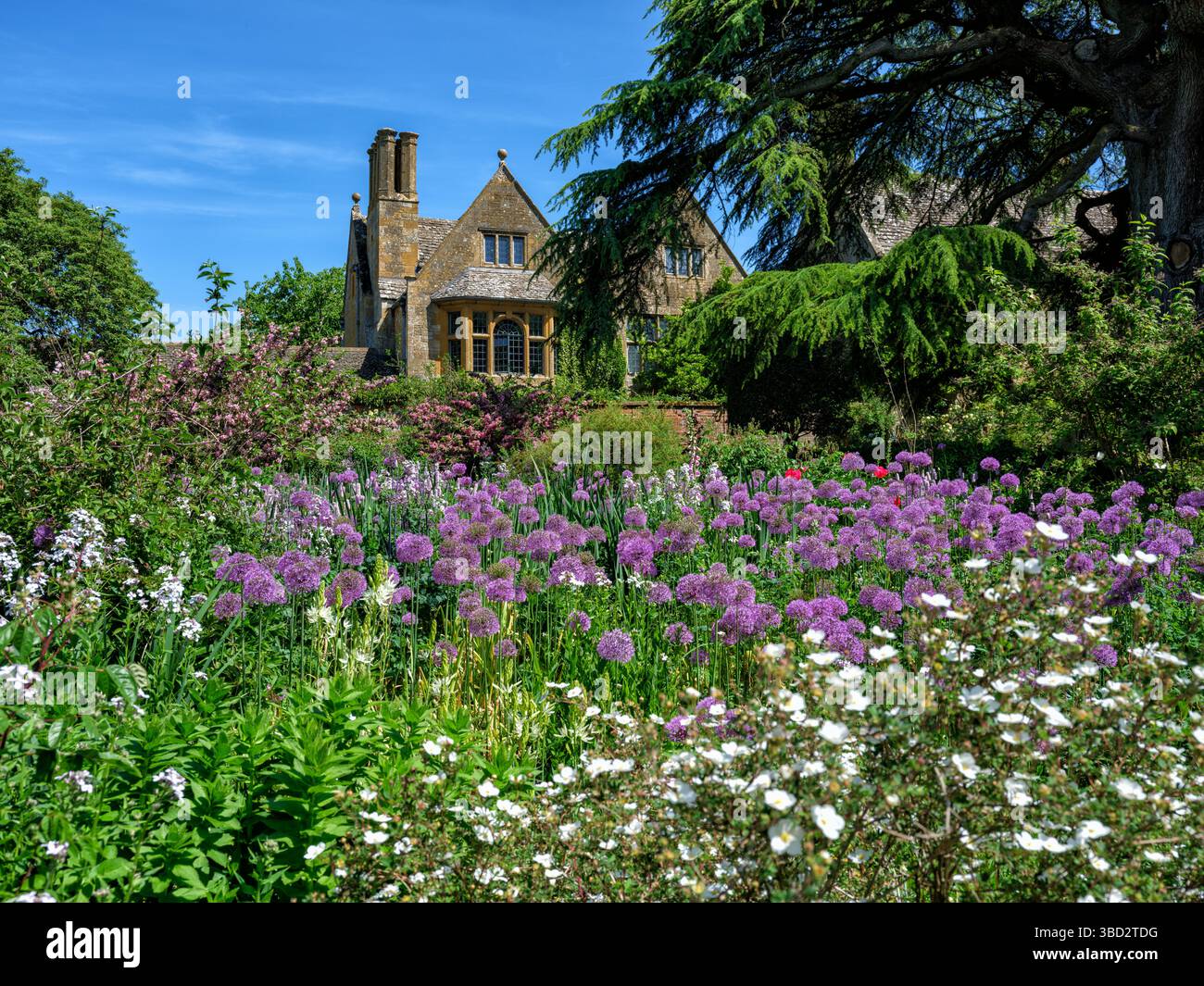 Manor House at Hidcote Manor Gardens one of the great English gardens ...