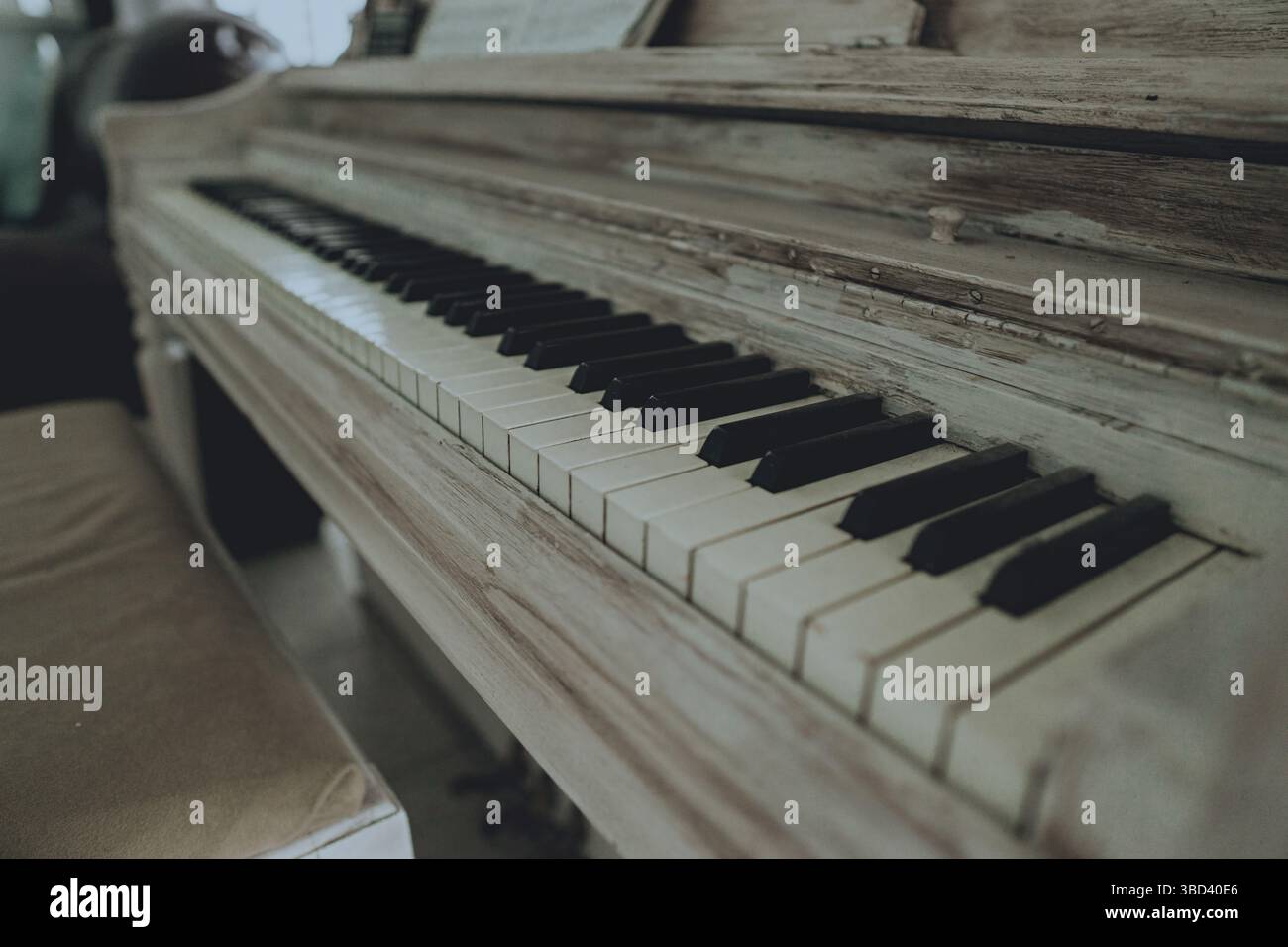 Antique ivory piano keys hi-res stock photography and images