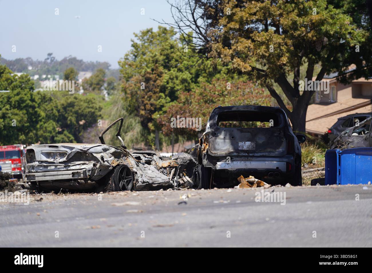 San Diego, United States. 22nd May, 2025. Vehicles are destroyed by the plane crash. A Cessna 500 private jet crashed into San Diego's Murphy Canyon neighborhood early on May 22 while approaching Montgomery-Gibbs Executive Airport, killing at least two people. The crash sparked fires and destroyed several homes and vehicles. Federal investigators from the FAA and NTSB are on scene, and nearby residents have been ordered to evacuate as the investigation and cleanup continue. Credit: SOPA Images Limited/Alamy Live News Stock Photo