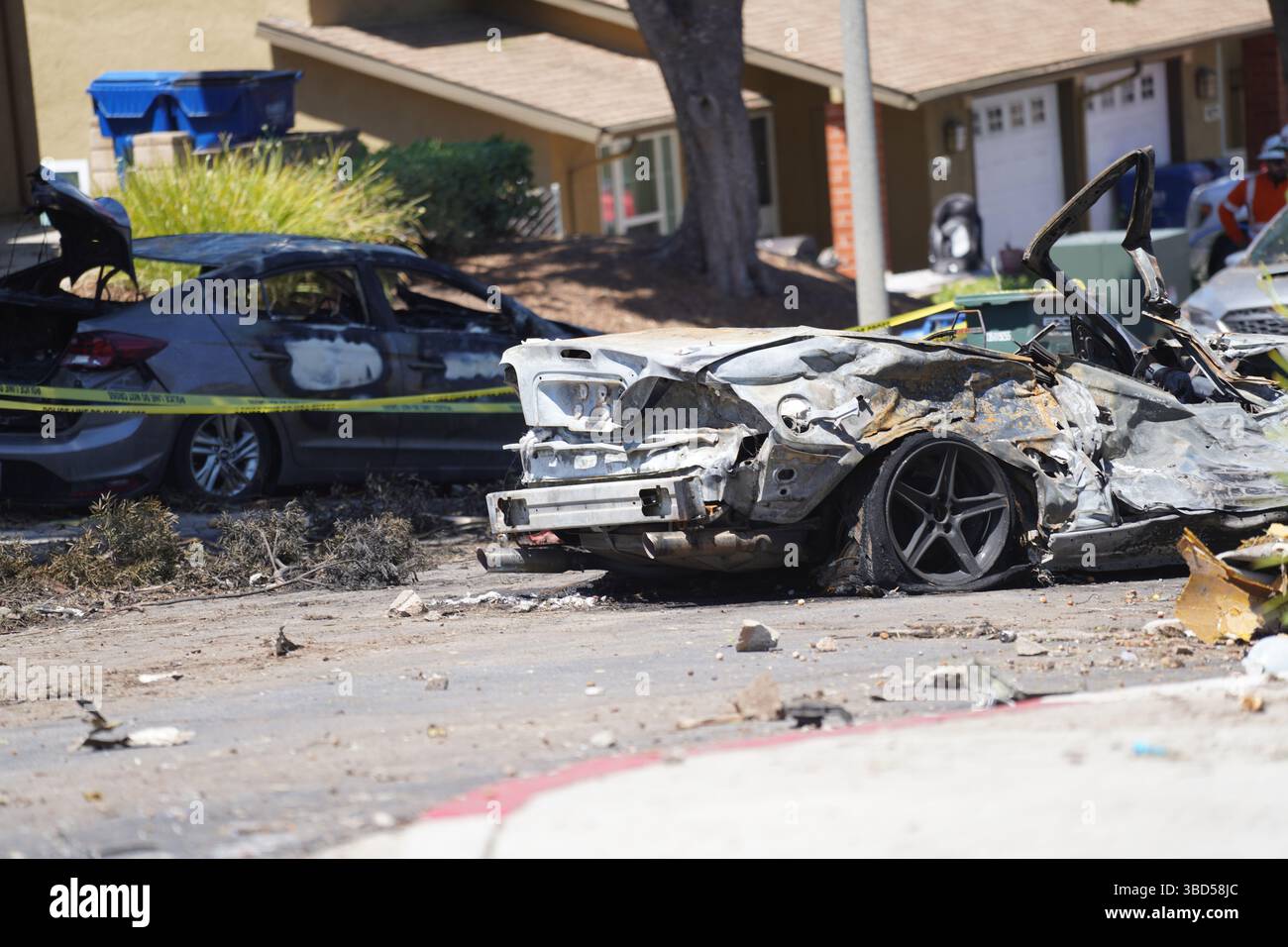 San Diego, United States. 22nd May, 2025. Vehicles are destroyed by the plane crash. A Cessna 500 private jet crashed into San Diego's Murphy Canyon neighborhood early on May 22 while approaching Montgomery-Gibbs Executive Airport, killing at least two people. The crash sparked fires and destroyed several homes and vehicles. Federal investigators from the FAA and NTSB are on scene, and nearby residents have been ordered to evacuate as the investigation and cleanup continue. Credit: SOPA Images Limited/Alamy Live News Stock Photo