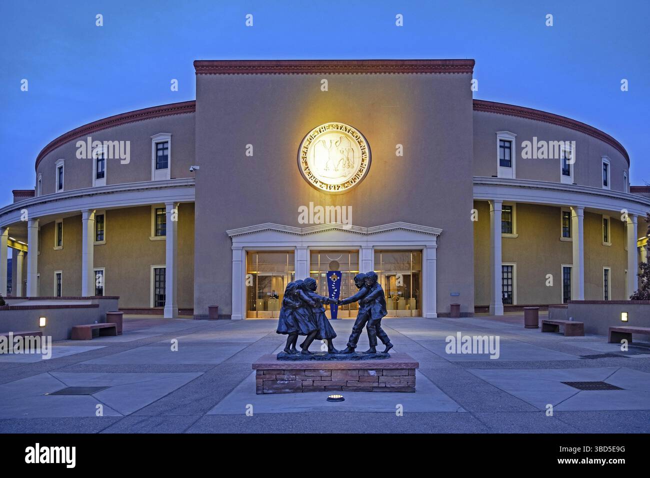 The state capital building of New Mexico in Santa Fe are built in a revival  Pueblo Style, New Mexico, United States of America Stock Photo - Alamy, image size:1300x956