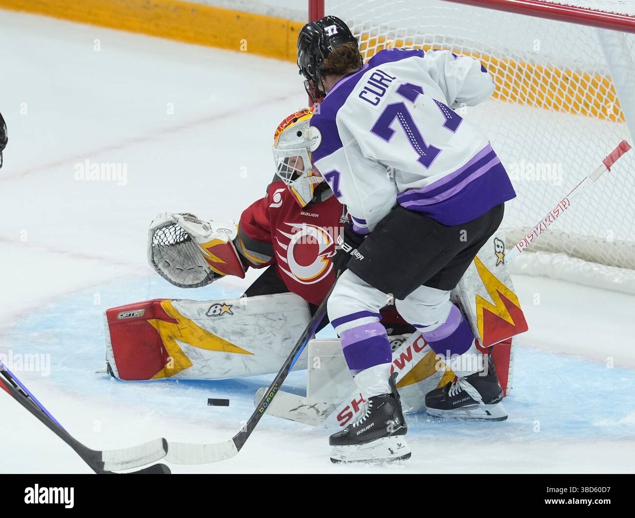Minnesota Frost forward Britta Curl-Salemme (77) scores on Ottawa ...