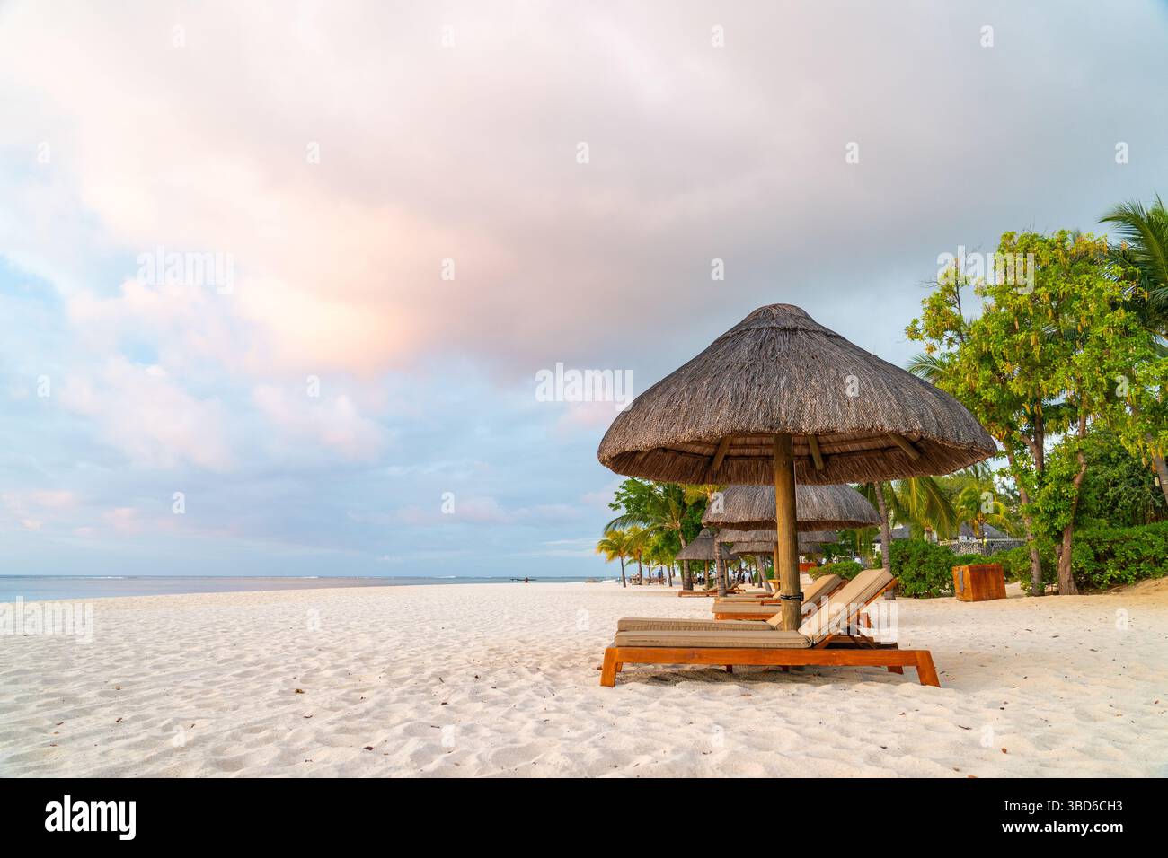 Empty beach scene calm hi-res stock photography and images - Alamy