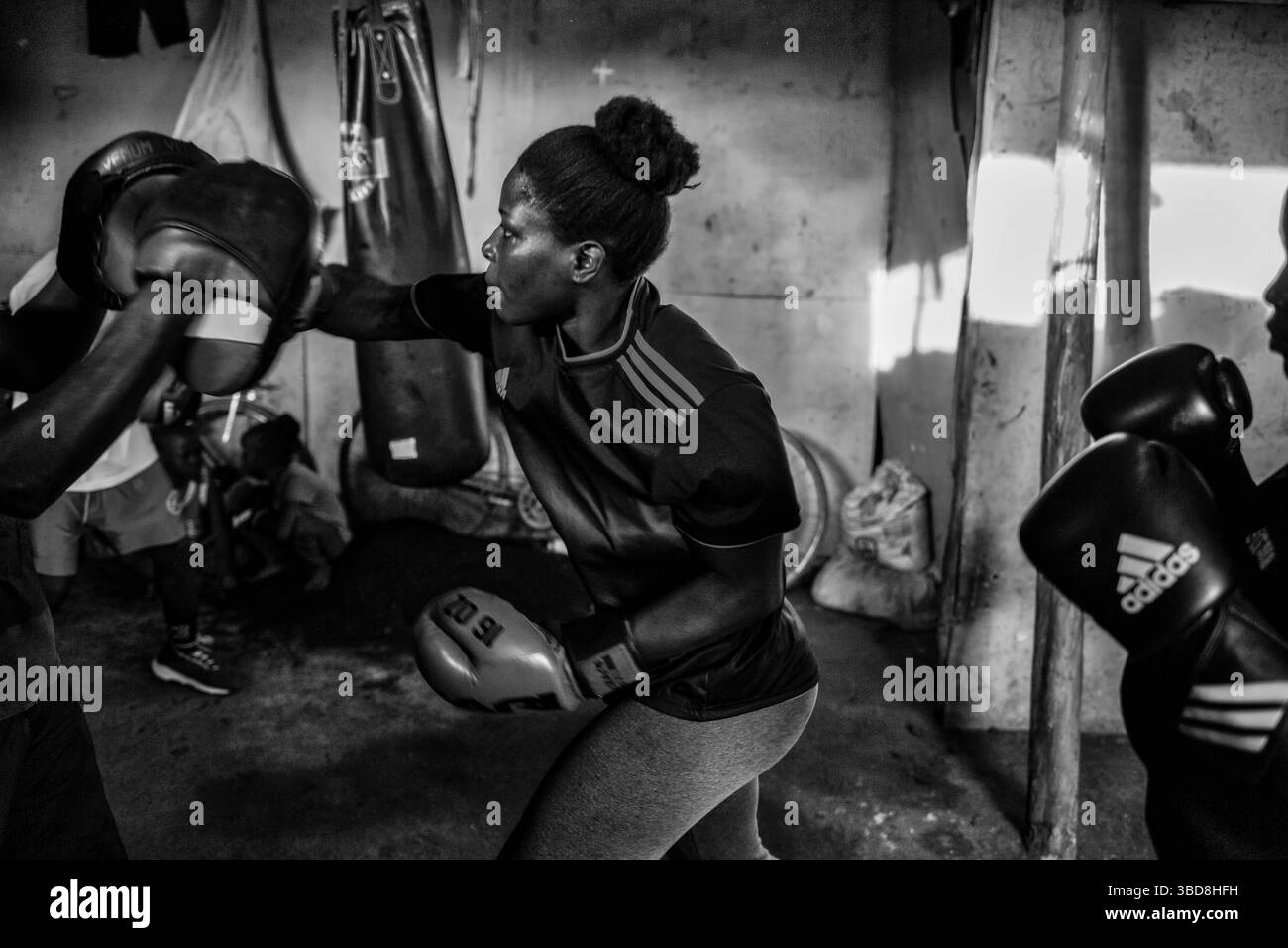Boxing in Katanga slum, Kampala, Uganda, Africa Stock Photo - Alamy