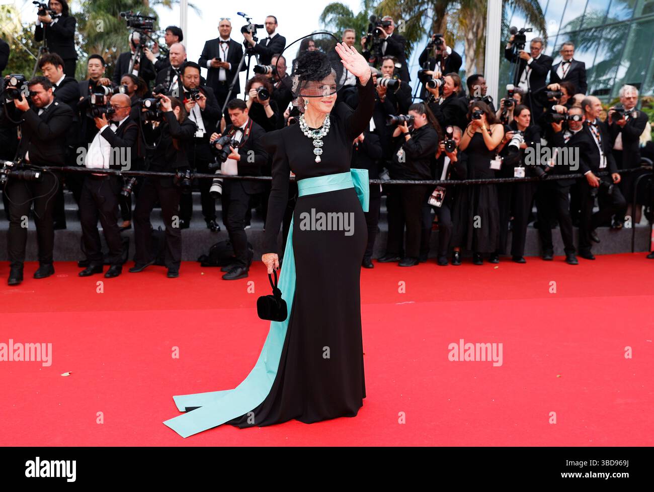 Cannes, France. 22nd May, 2025. British actress Helen Mirren arrives ...