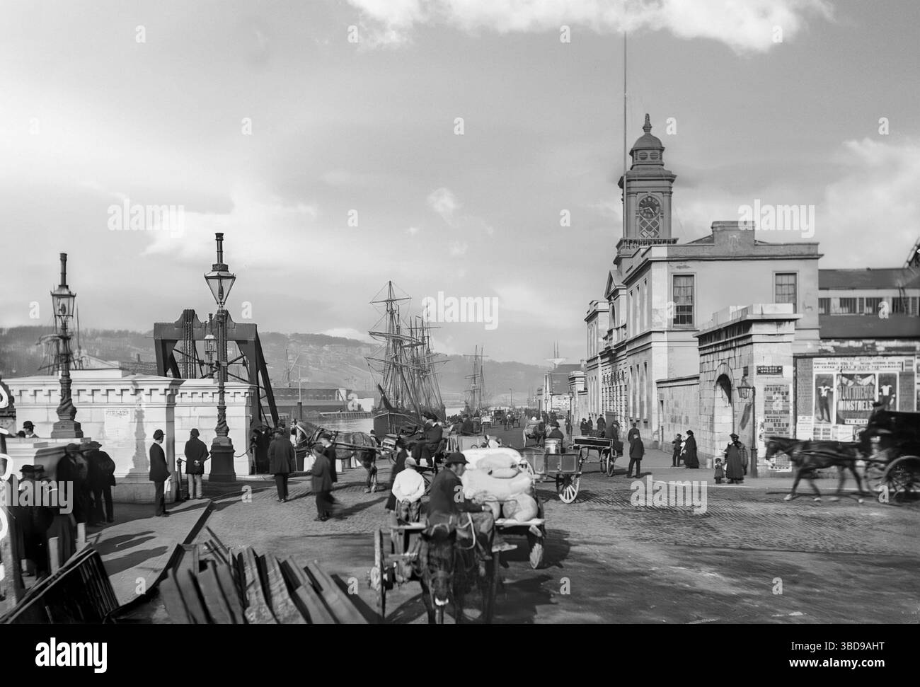 A late 19th-century photograph of Cork City docks on the River Lee, Ireland. At the time it was the leading commercial port of Ireland. The export and imports were considerable and today  the port also includes Tivoli loading docks in the eastern suburbs, Cobh on the south of Great Island and Ringaskiddy on the west side of the harbour. Stock Photo