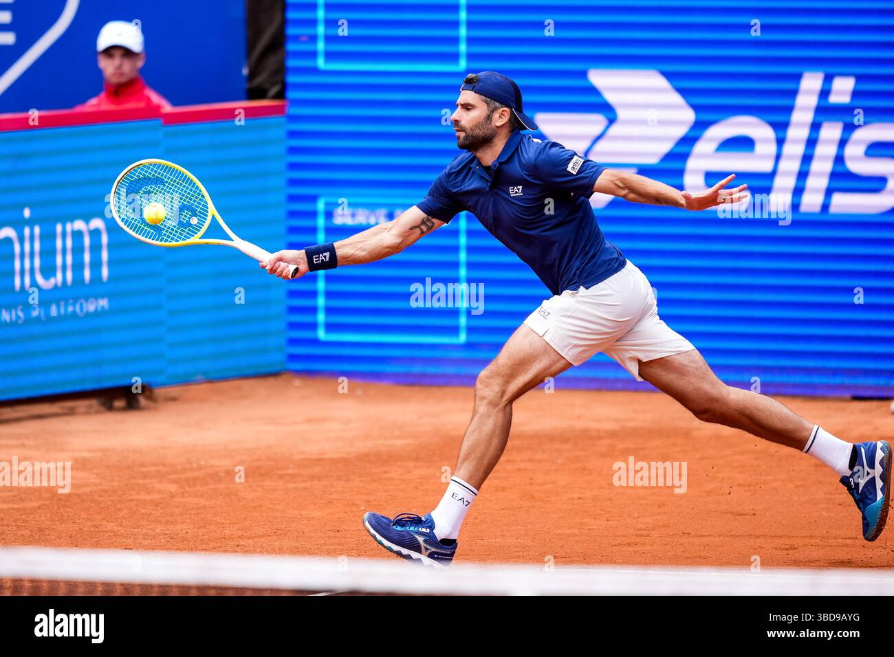 HAMBURG, GERMANY - MAY 23: Simone Bolelli of Italy plays a forehand in his Men's Doubles Semi Final match with Andrea Vavassori of Italy against Joe Salisbury of Great Britain and Neal Skupski of Great Britain during Day Seven of the Bitpanda Hamburg Open at Am Rothenbaum on May 23, 2025 in Hamburg, Germany. (Photo by Rene Nijhuis) Stock Photo