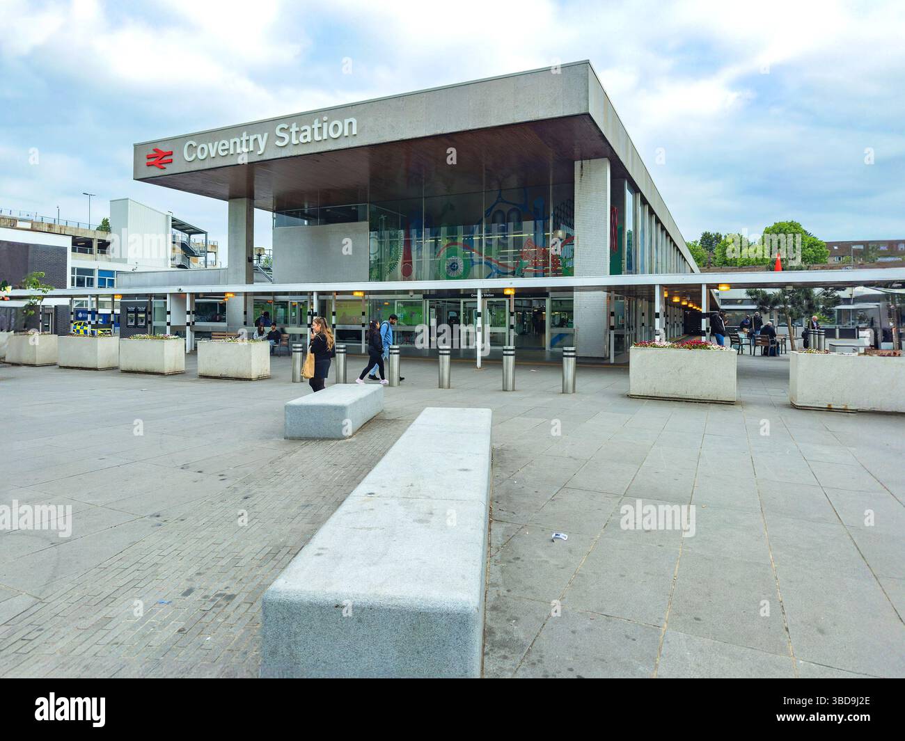 1960s architecture of coventry railway station constructed in 1962 and awarded Grade II listing in 1995 for contemporary design by derrick shorten - Smartphone Captured Stock Image