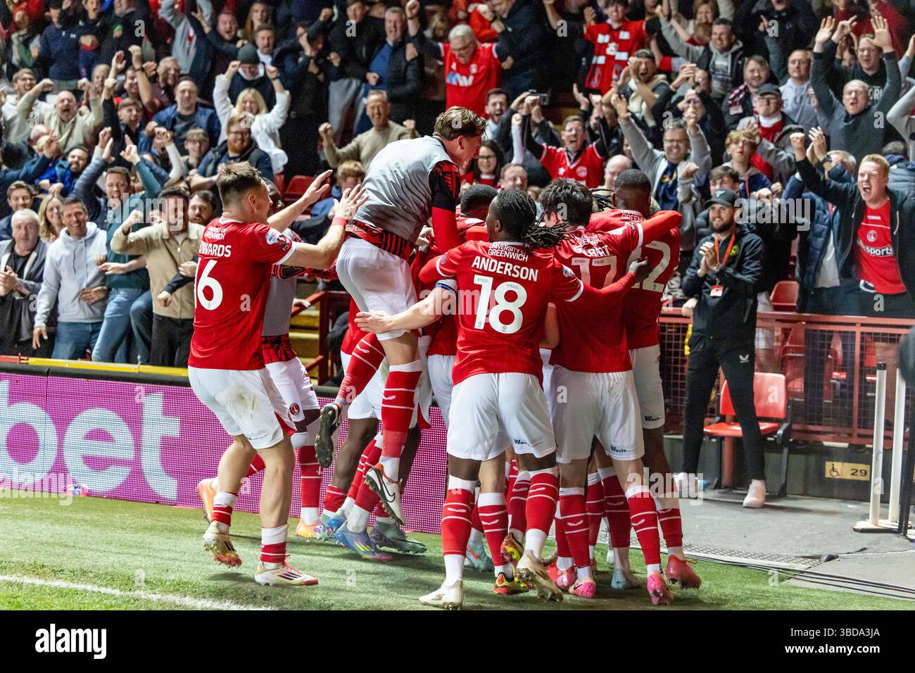 Goal celebration final score hi res stock photography and images Alamy