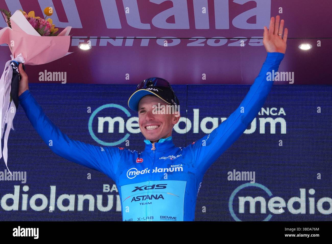 XDS Astana Team | Lorenzo Fortunato puts on a show day