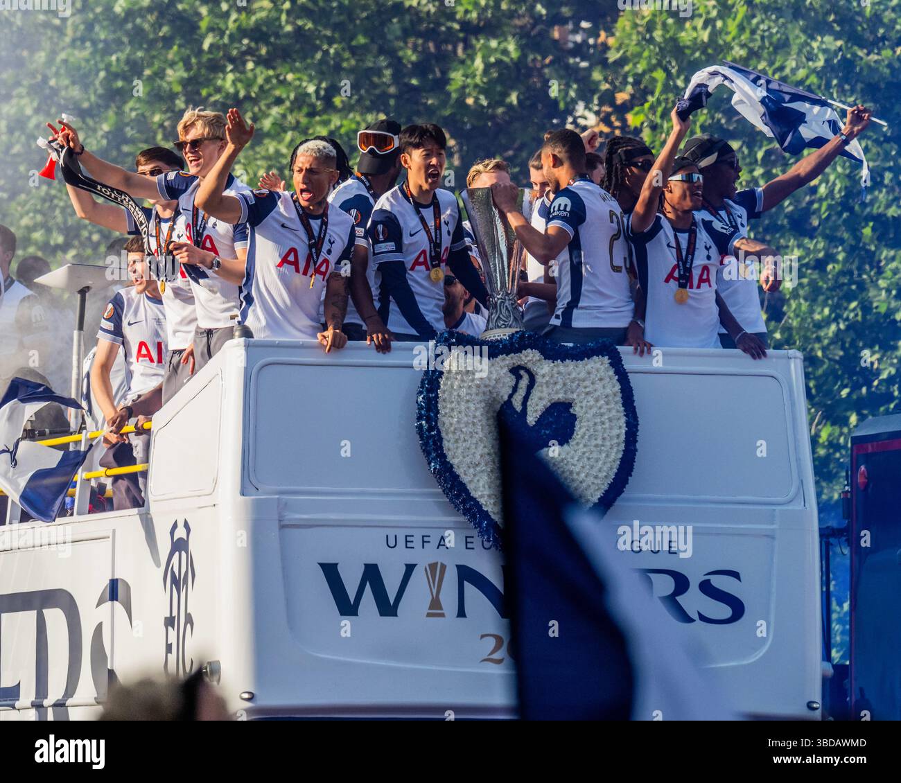 London, UK. 23rd May, 2025. Tottenham Hotspur celebrate their first ...