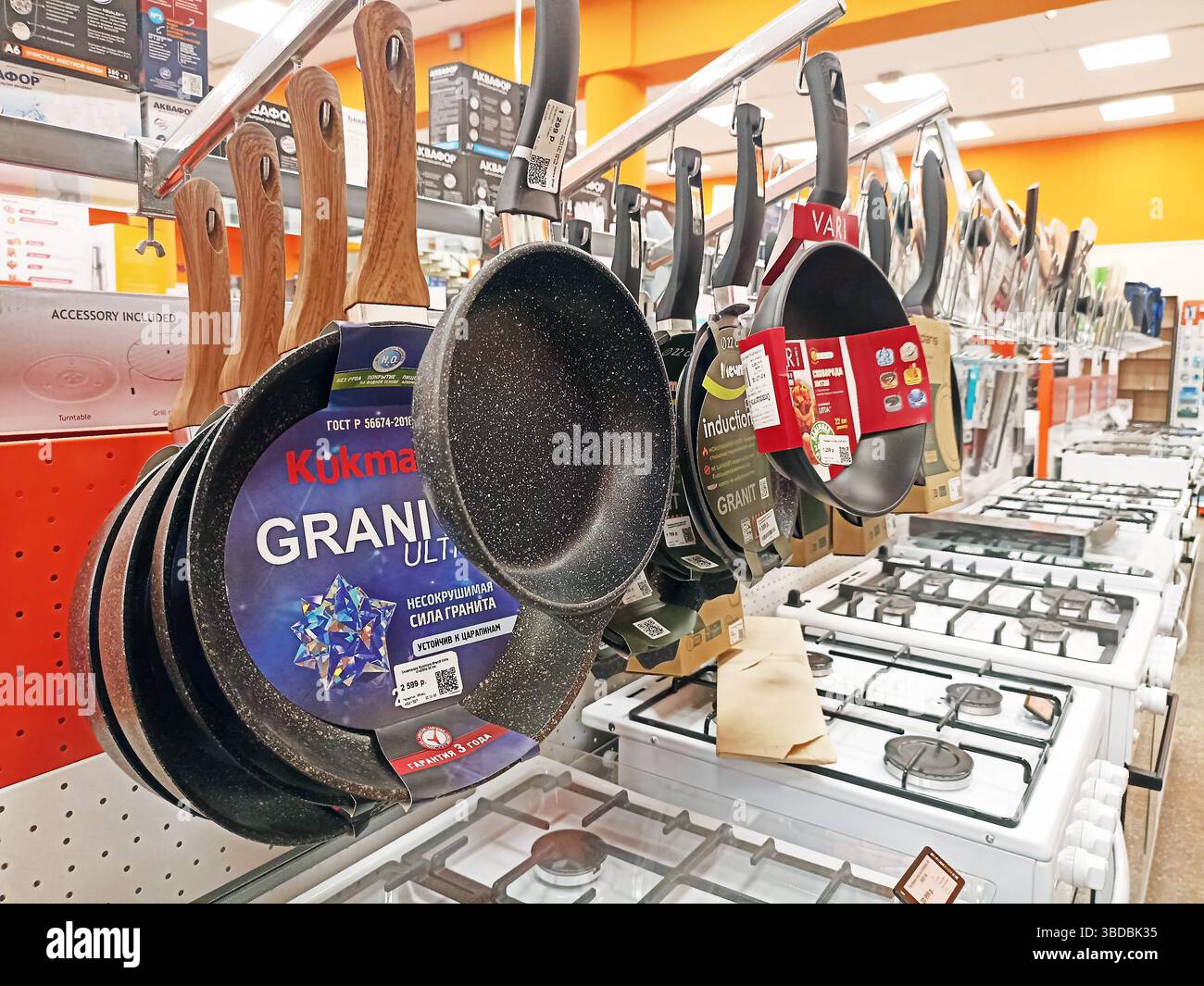 Variety of cookware displays in kitchen store with granite and non-stick options. Stock Photo