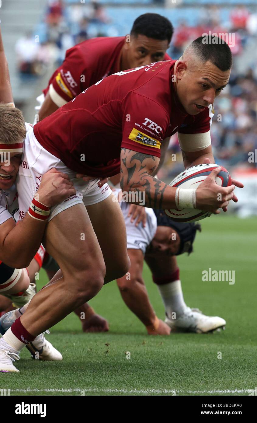 Kobe Rugless Rugby Toshiba Brave Lupus Tokyo Rob Thompson scores a try in the middle of ...