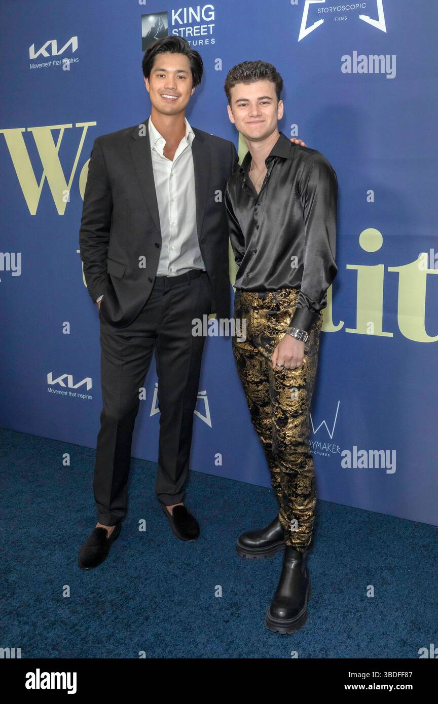 Ross Butler und Alexander James Rodriguez bei der Premiere des Tubi ...