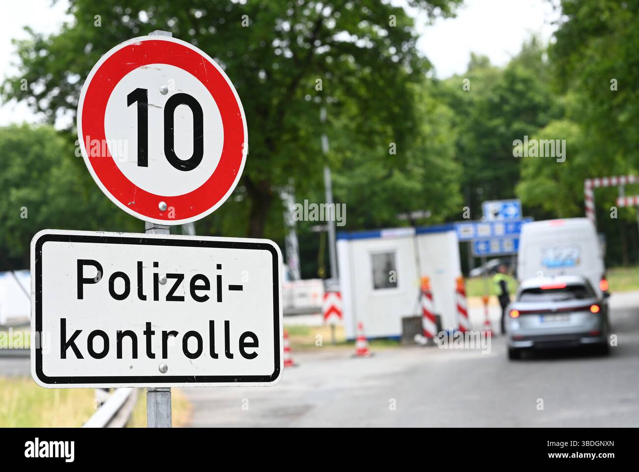 Checkpoint Officers Border Lars border crossing checkpoint hi-res stock photography and images - Alamy