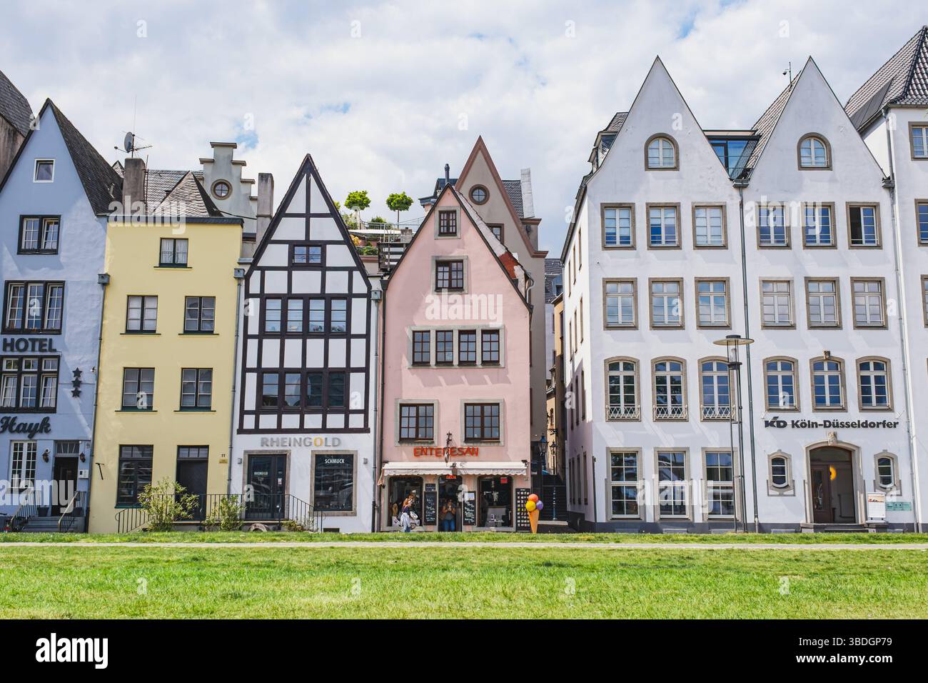 Row urban historic buildings hi-res stock photography and images - Alamy