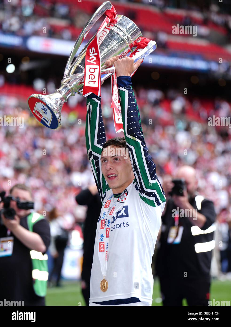 Sunderland's Chris Rigg lifts the trophy following the Sky Bet ...