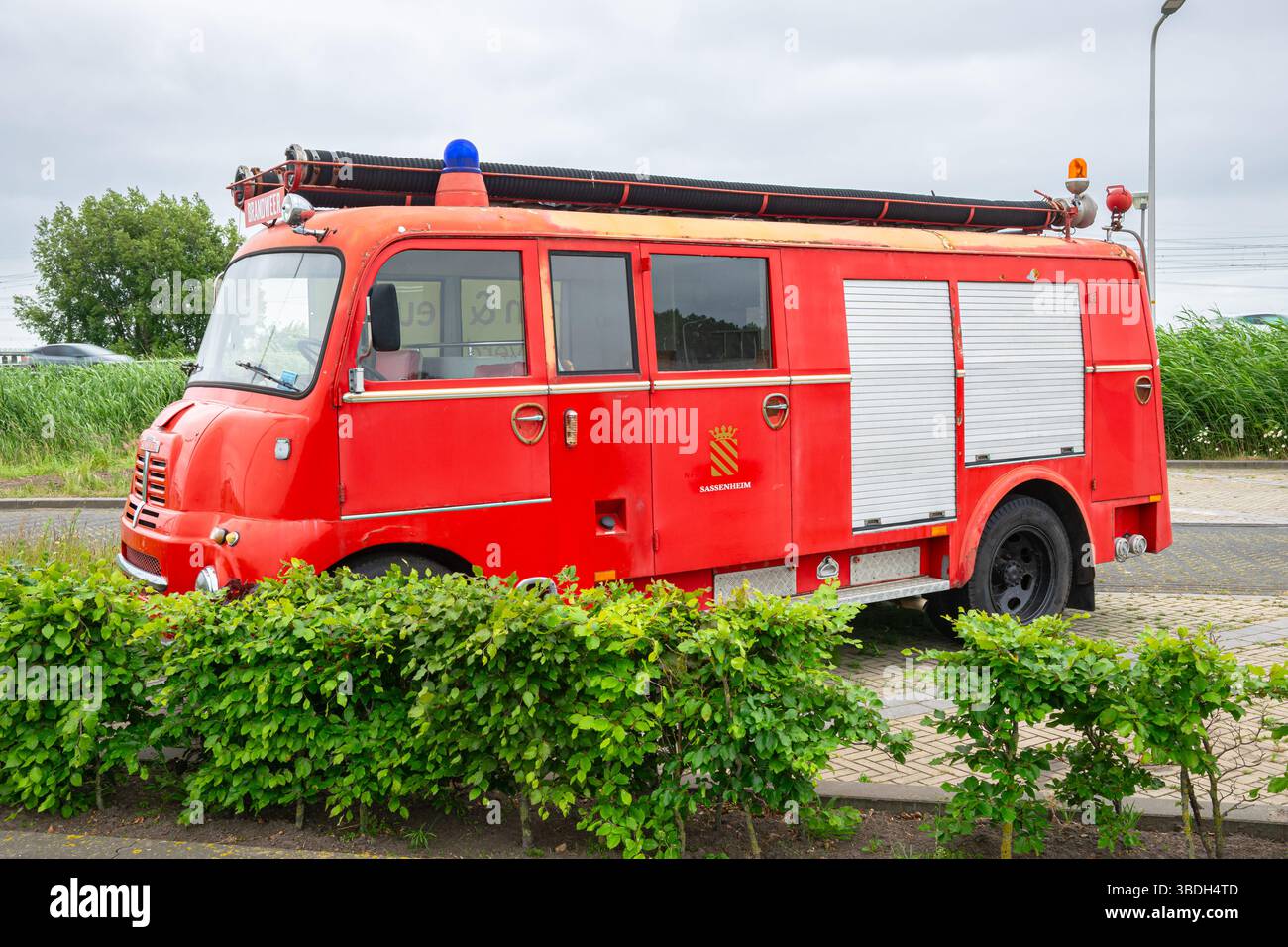 Old red fire truck hi-res stock photography and images - Alamy