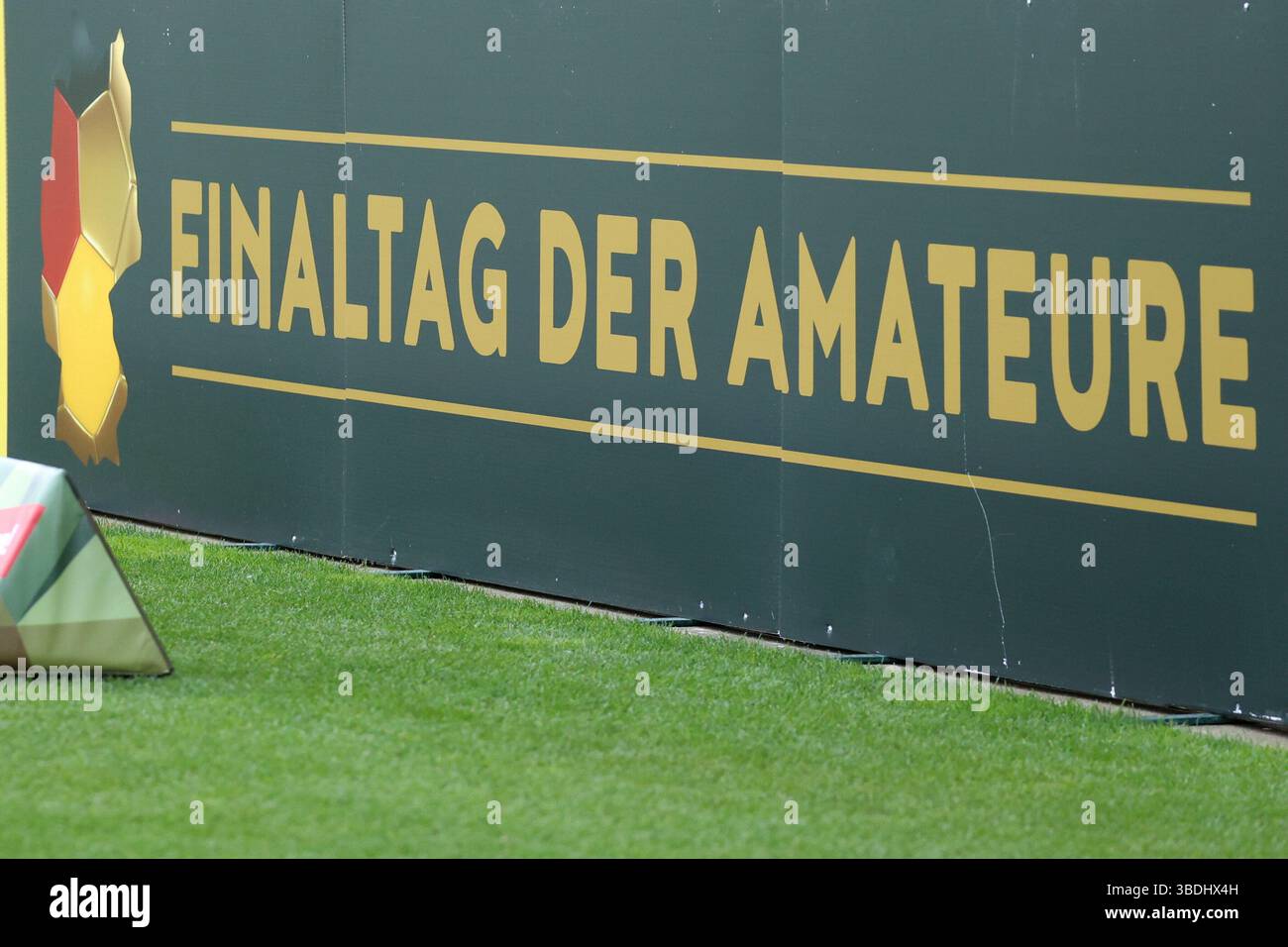 Freiburg, Deutschland. 24th May, 2025. Bande zum FINALTAG DER AMATEURE