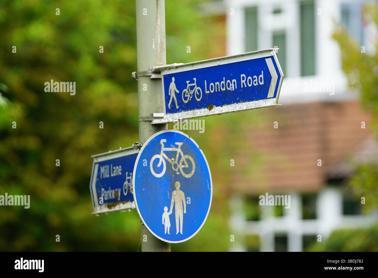 London wayfinding street signs hi-res stock photography and images - Alamy