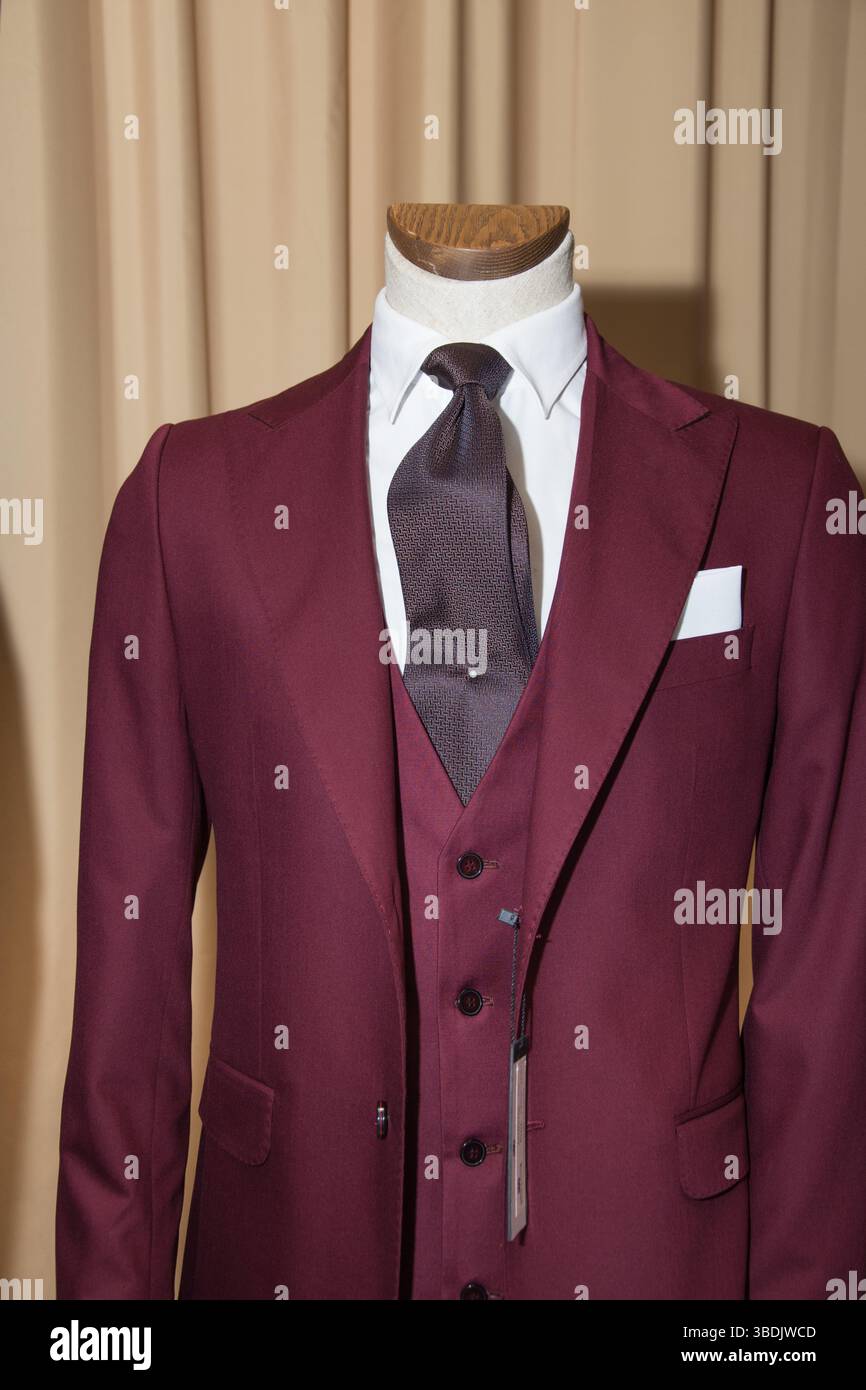Burgundy suit hi-res stock photography and images - Alamy