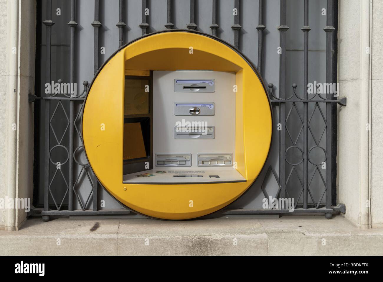 Close up of vending machine hi-res stock photography and images - Page 2 -  Alamy