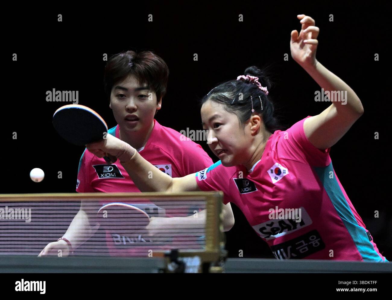 Hanna Ryu Doha, Qatar. 24th May, 2025. Shin Yubin (R)/Ryu Hanna of South Korea ...