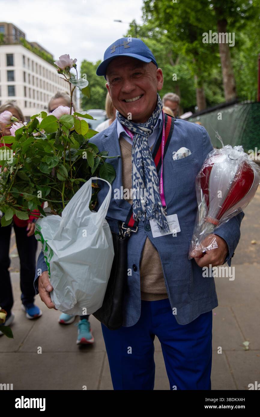 London, UK. 24th May, 2025. A man smiles after buying several items from the Chelsea Flower Show. Members of the public take the opportunity to purchase flowers and plants that had previously been exhibited in displays at the Chelsea Flower Show. On the final day visitors can seen carrying plants, flowers and garden ornaments out of the venue and through the streets of Chelsea. (Photo by James Willoughby/SOPA Images/Sipa USA) Credit: Sipa USA/Alamy Live News Stock Photo