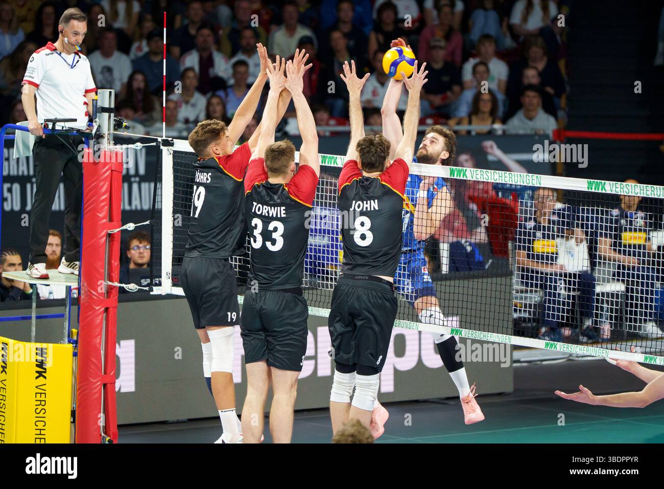 Simon Roehrs Muenchen, Deutschland. 25th May, 2025. Erik Roehrs (GER, #19), Simon ...