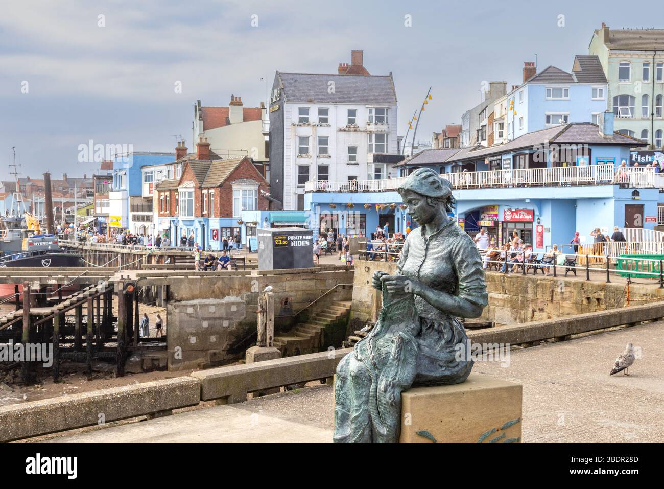 Statue of the Gansey Girl in Bridlington, honoring fishing heritage and coastal knitting traditions on the Yorkshire seafront. Fishing heritage. Stock Photo
