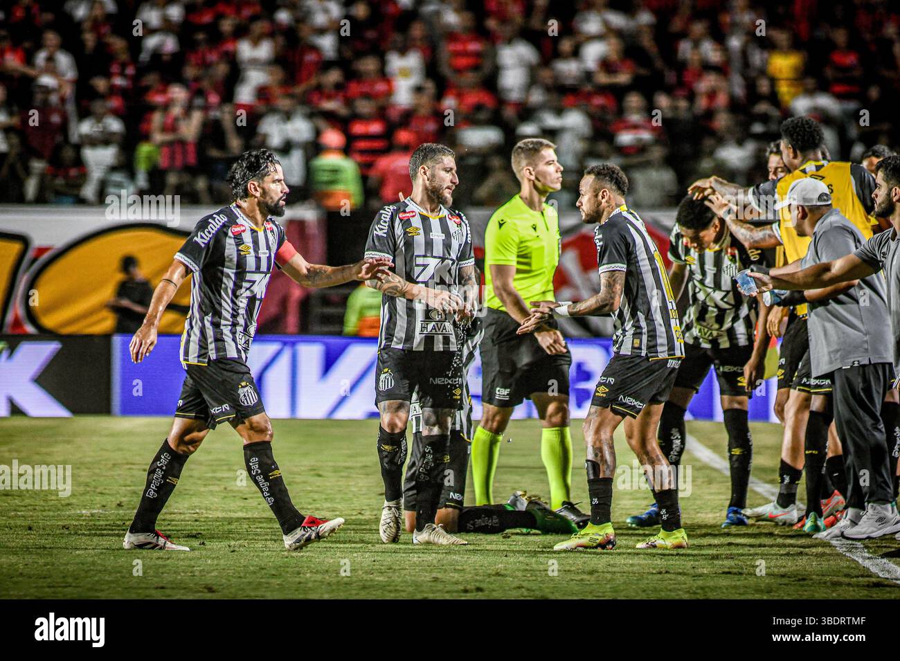 SALVADOR, BA - 25.05.2025: VITÓRIA X SANTOS - Match between Vitória x ...