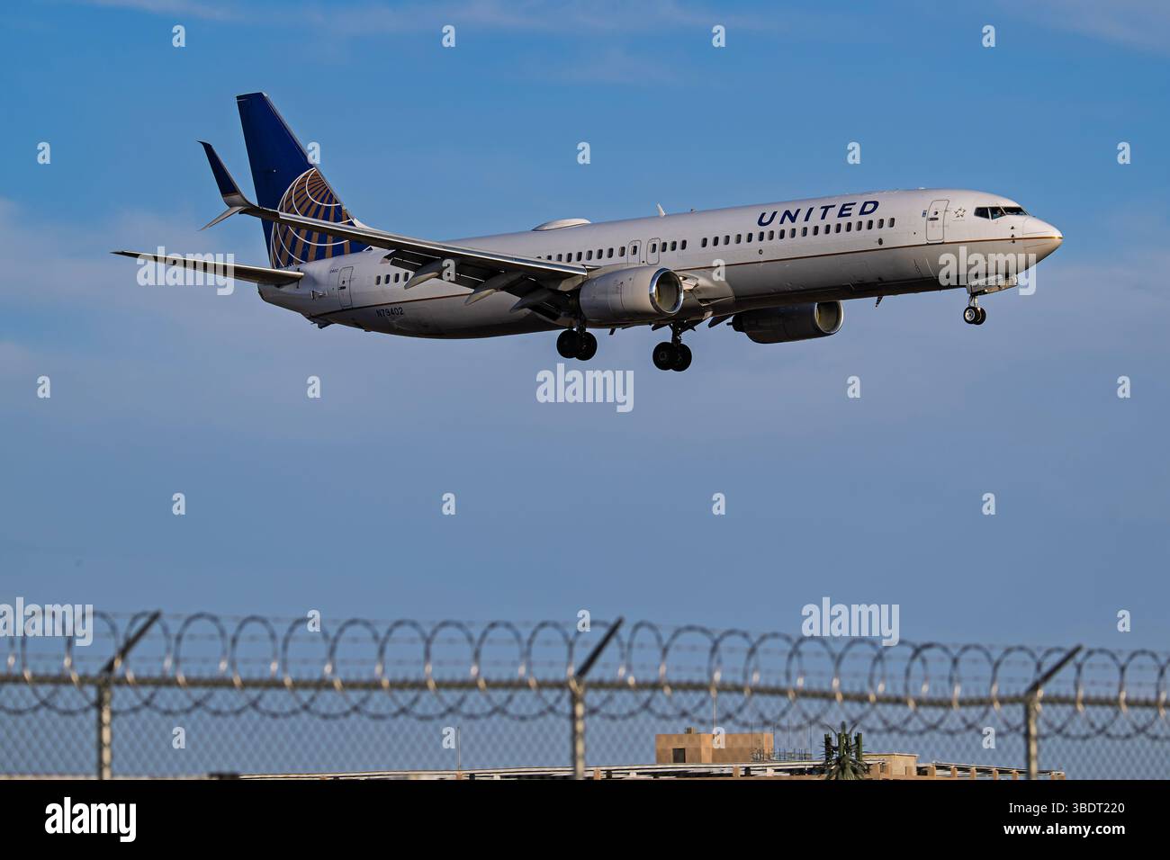 ユナイテッド航空 737-900ER N75432 1/400