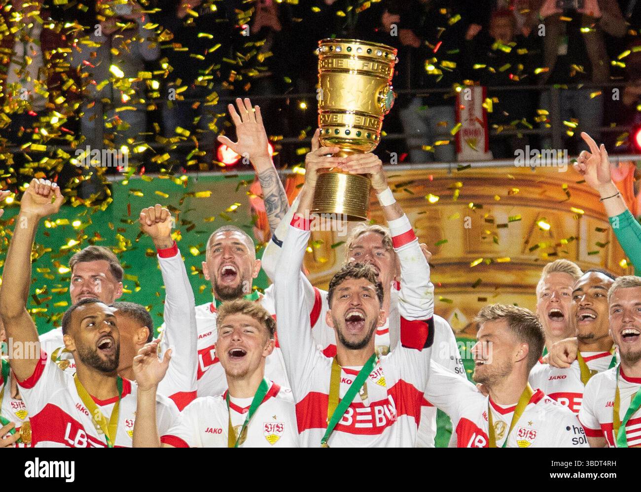 Stuttgart Pokalsieger 2025 - VfB Krokodil Sweatshirt – Fußball Fan Shirt Mit Bier Krokodil