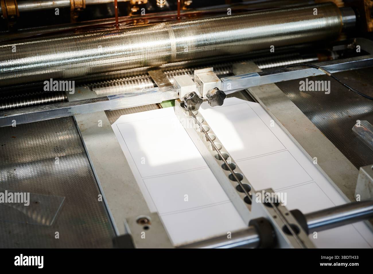 Innovative paper sheet feeding mechanism enhancing precision in glue ...