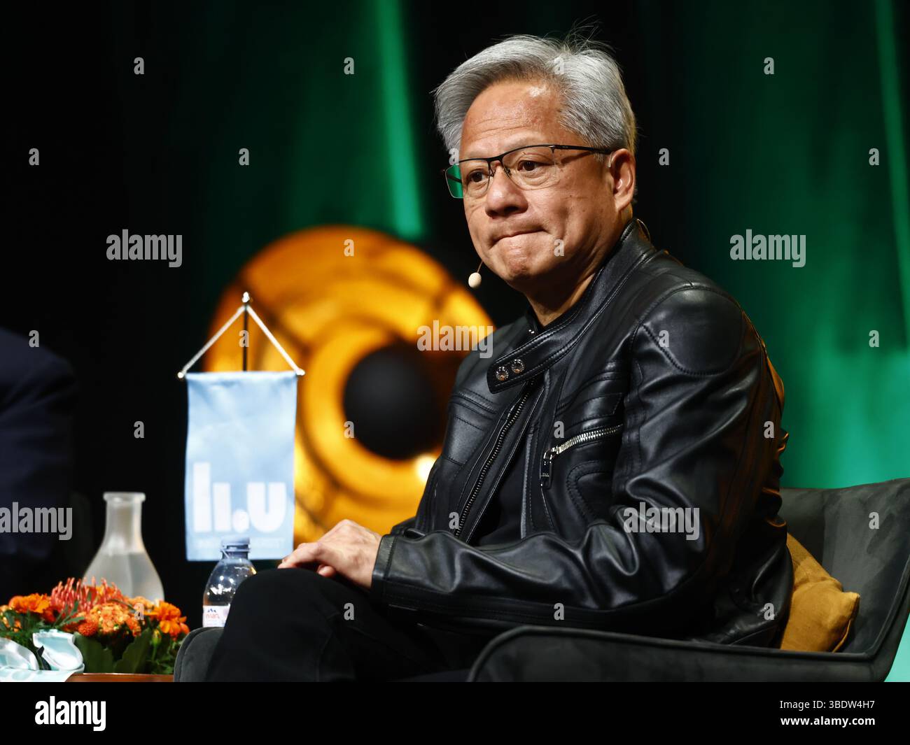 Agency huang hi-res stock photography and images - Alamy