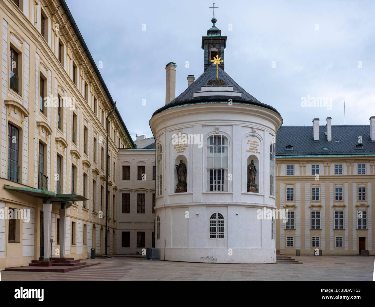 Second courtyard prague castle hi res stock photography and images Alamy Second courtyard prague castle hi res stock photography and images Alamy