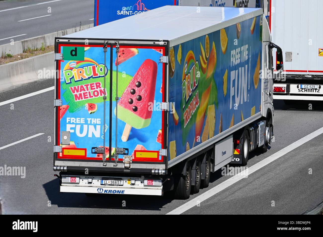 Nestle Schller Pirulo Water Melon Eis - Werbung auf einem  LKW-Khlauflieger von Krone. Seit 1. April 2017 firmiert der von Theo  Schller gegrndete Speiseeis- und Backwarenhersteller Nestle Schller GmbH  unter dem neuen