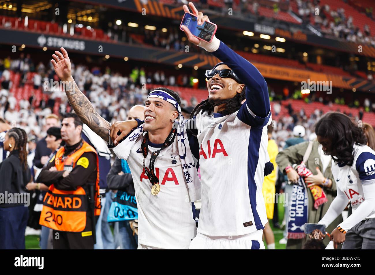 21-l-and-djed-spence-tottenham-hotspur-hi-res-stock-photography-and