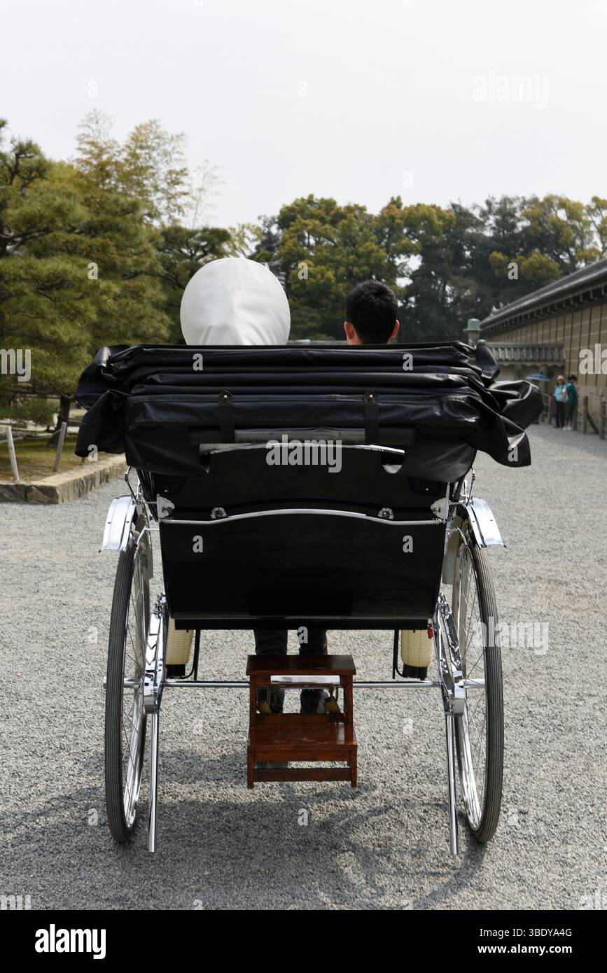 Wedding couple in rickshaw,Kyoto,Honshu,Japan,Asia Stock Photo - Alamy
