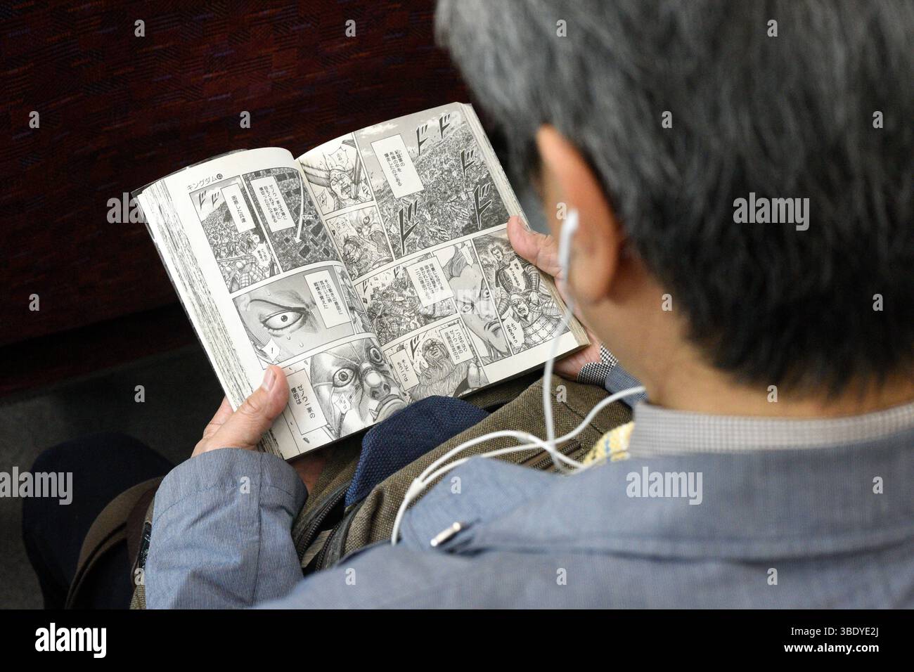 Man reading manga book hi-res stock photography and images - Alamy, image size:1300x956