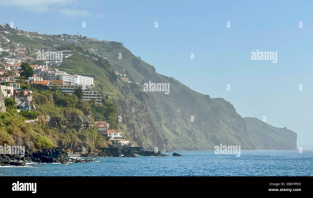 Steilküste bei Câmara de Lobos und Cabo Girão, Madeira, Portugal - Smartphone Captured Stock Image