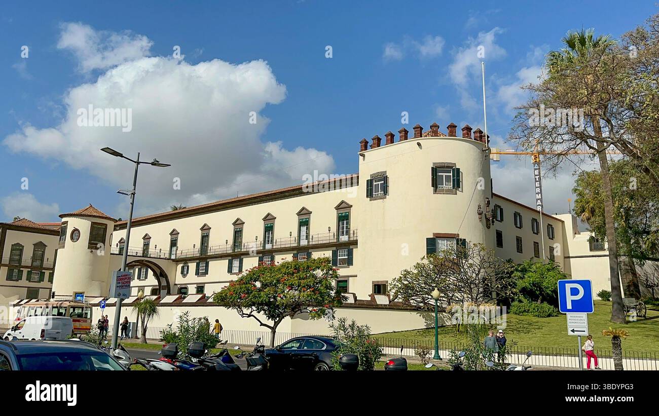 Governo Regional da Madeira – Regierungspalast im Zentrum von Funchal, Portugal - Smartphone Captured Stock Image