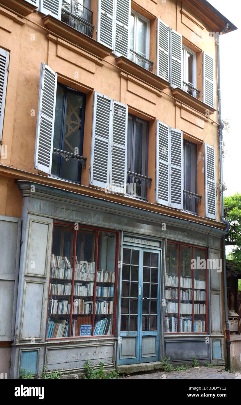 Old bookstore in Paris Stock Photo