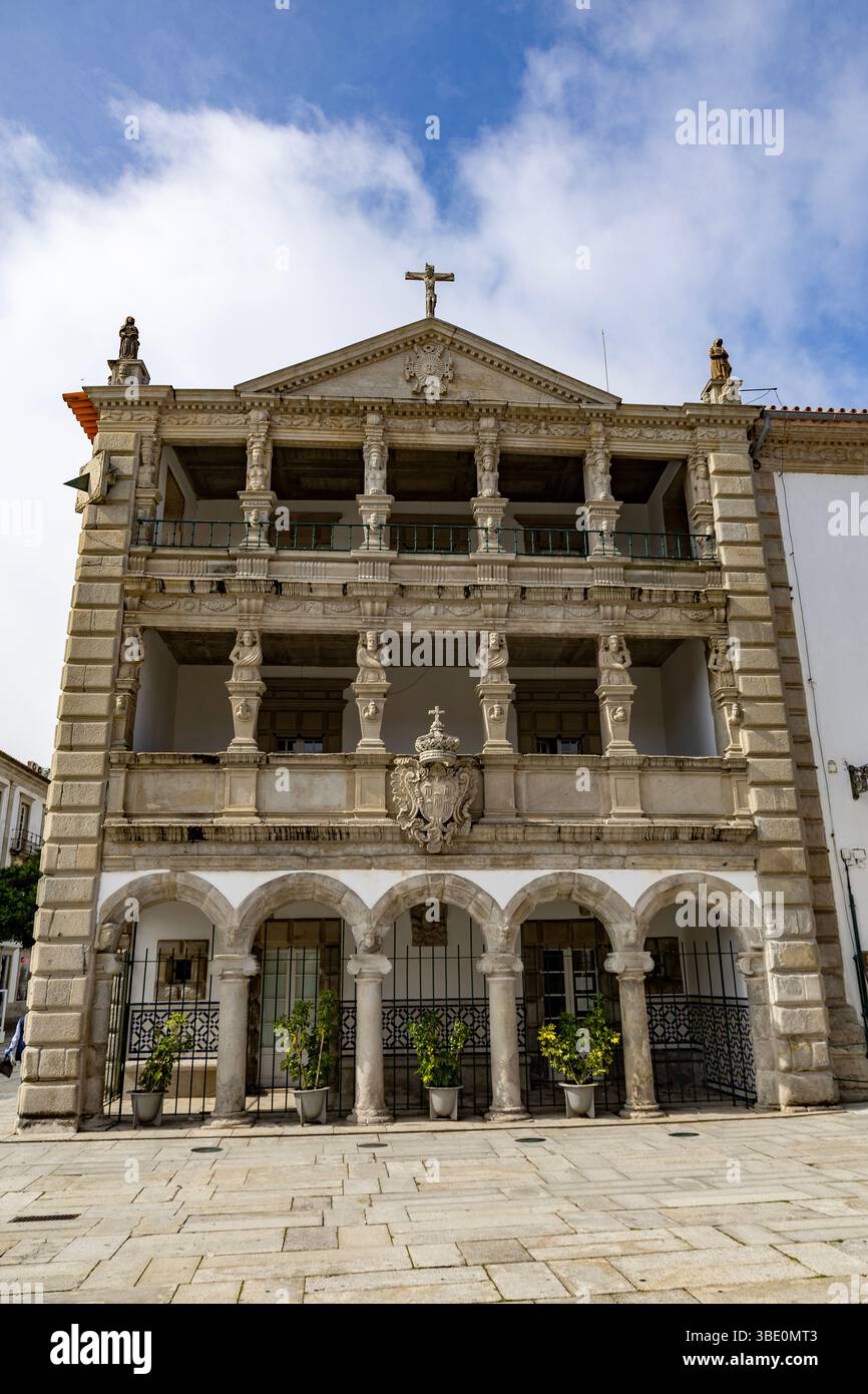 Singular architectural style hi-res stock photography and images - Alamy