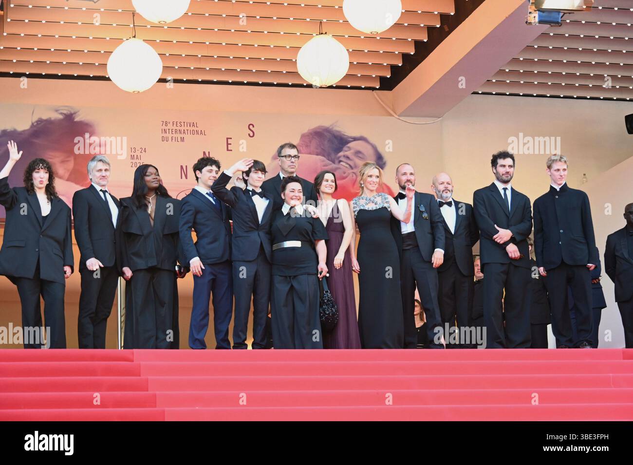 Cast and crew of the film: Mathilde Riu, Stanislas Merhar, Guslagie ...