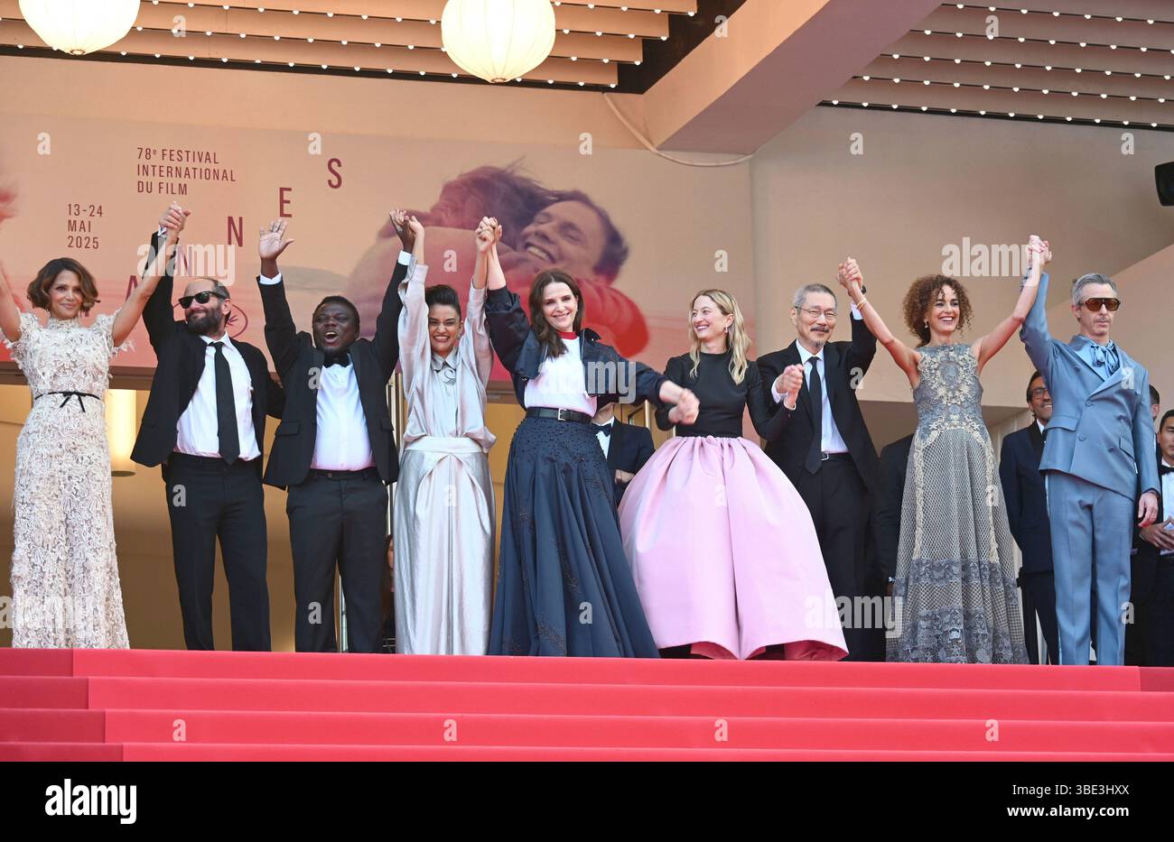 Members of the Feature Film Jury: Halle Berry (in Dior), Carlos Reygadas, Dieudo Hamadi, Payal Kapadia, Juliette Binoche, Alba Rohrwacher (in Dior), Hong Sang-soo, Leïla Slimani (in Dior), Jeremy Strong (in Lanvin) Closing ceremony 78th Cannes Film Festival 24 May 2025 Stock Photo