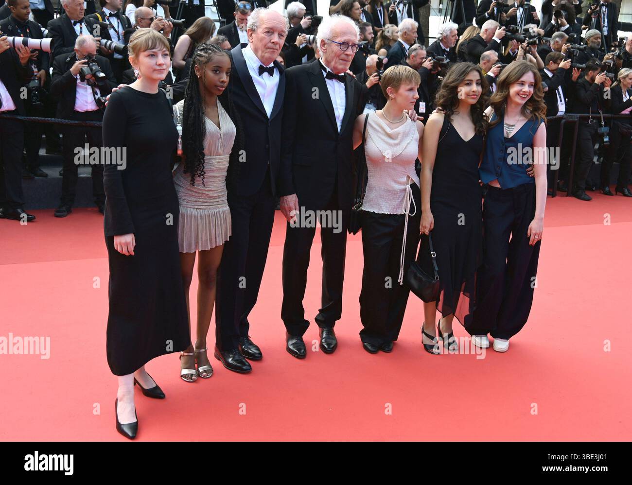 Cast and crew of the film 'Jeunes mères' ('The Young Mother's Home'): Elsa Houben, Lucie Laruelle, Luc Dardenne, Jean-Pierre Dardenne, Janaïna Halloy, Samia Hilmi, Babette Verbeek Closing ceremony 78th Cannes Film Festival 24 May 2025 Stock Photo